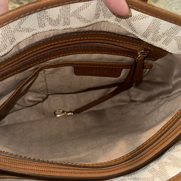 Michael Kors Handbag - Picture 6 of 9